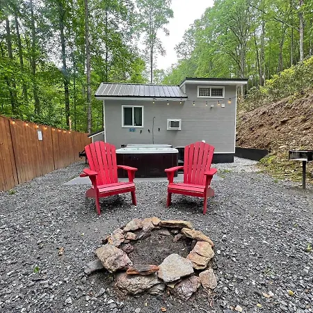 Sweet Magnolia Tiny Home With Hot Tub